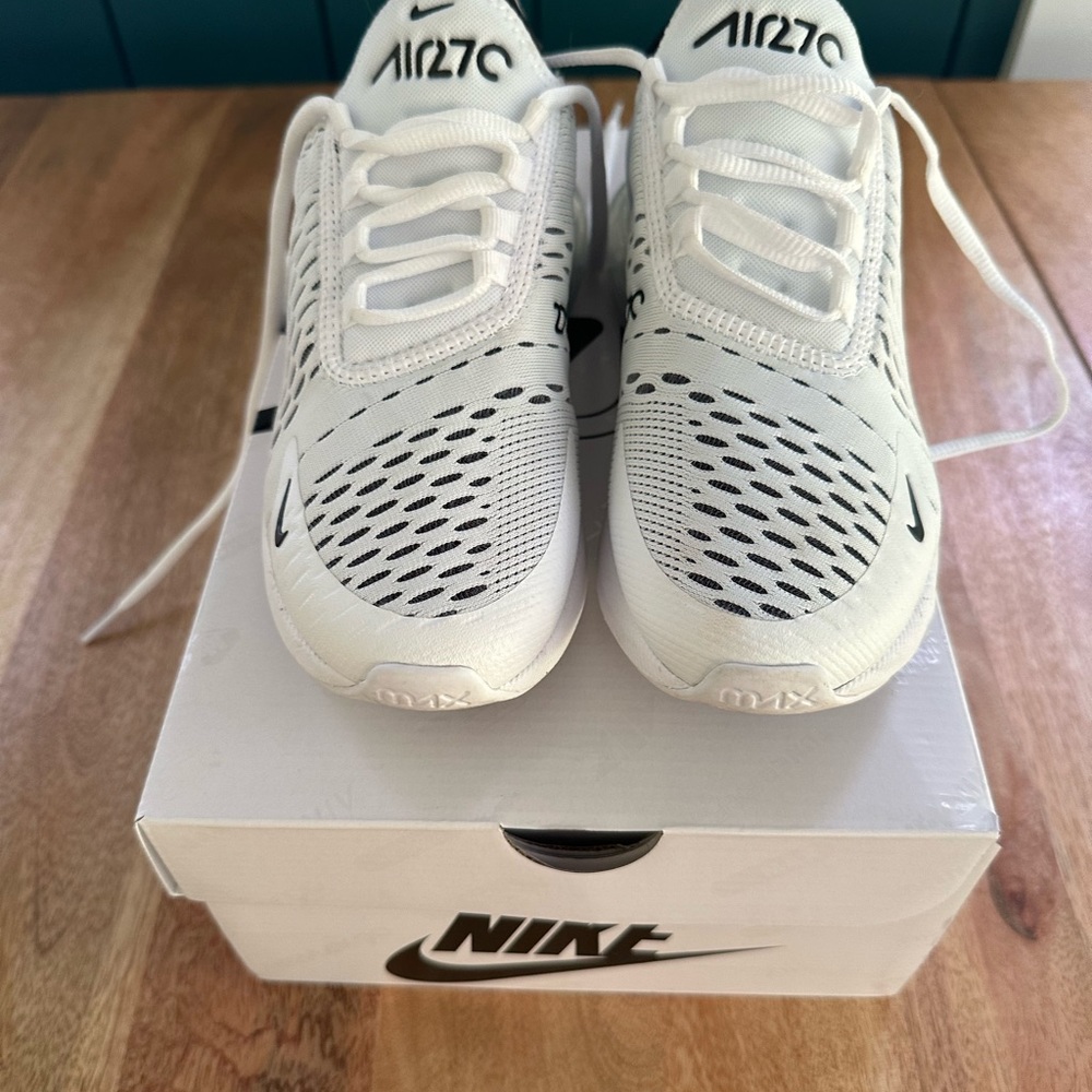 Women’s Nike Air Max 270. Size 5.5